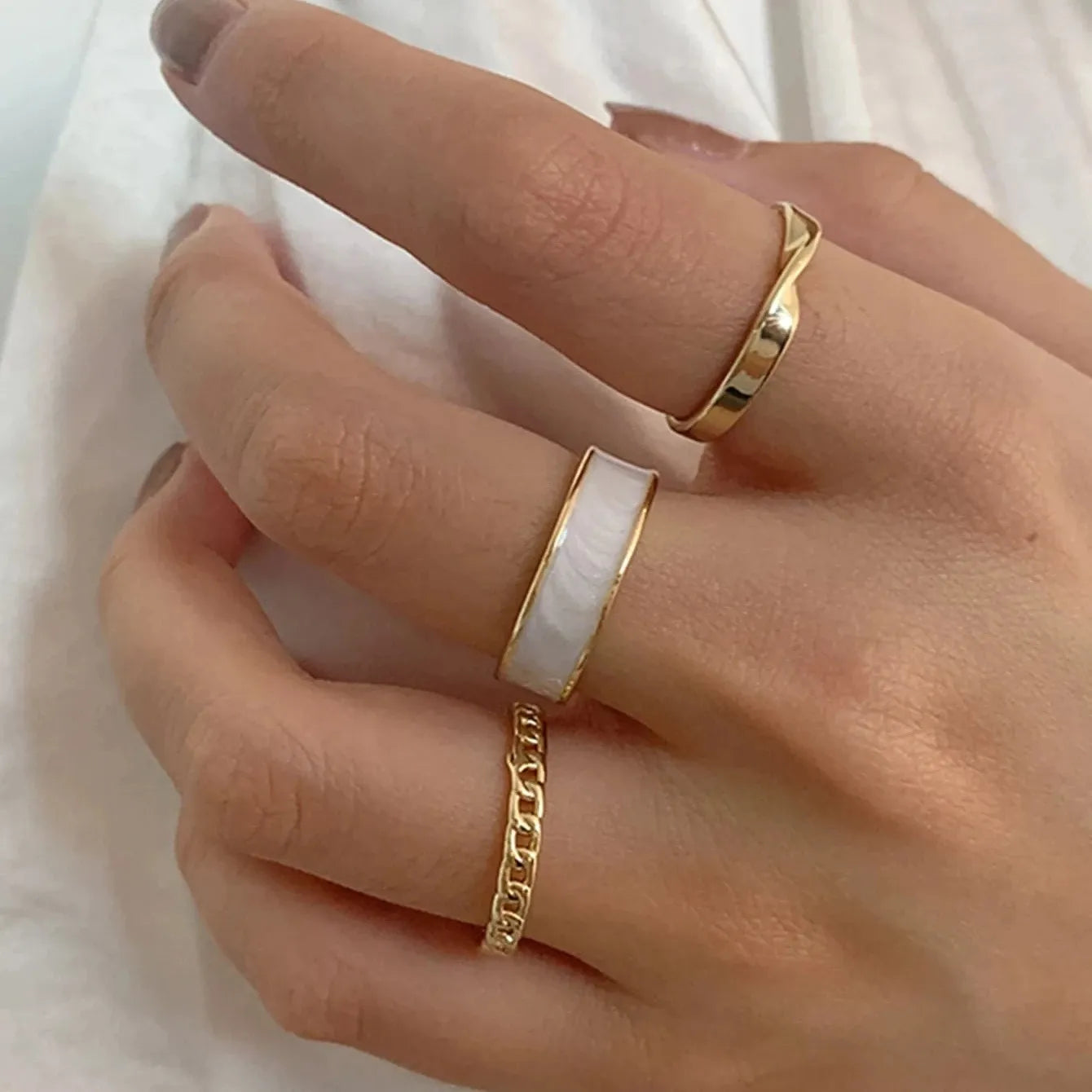 Trendy Adustable Fashion Rings in White or Green